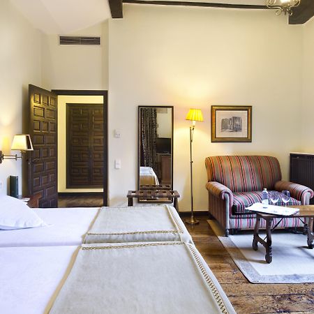 Parador De Santillana Gil Blas Сантилана дел Мар Екстериор снимка