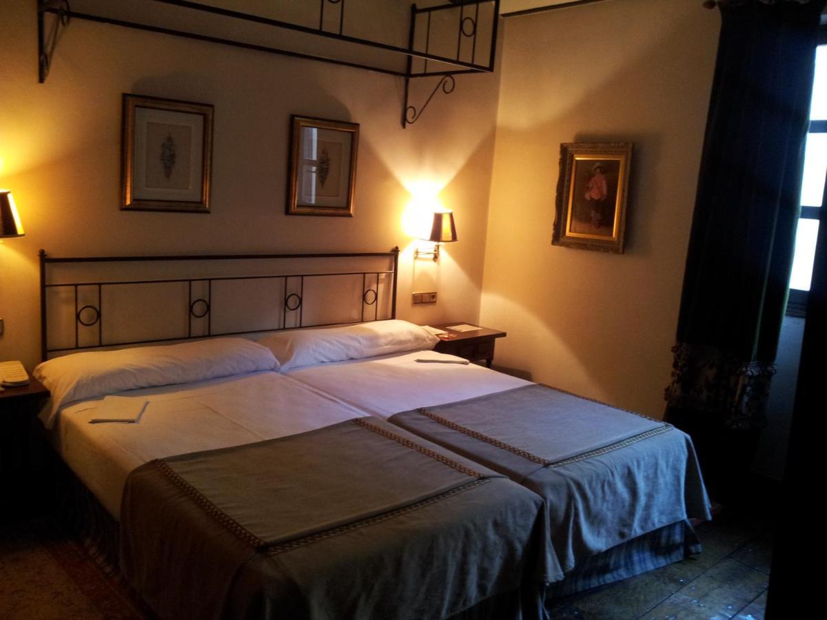 Parador De Santillana Gil Blas Сантилана дел Мар Екстериор снимка