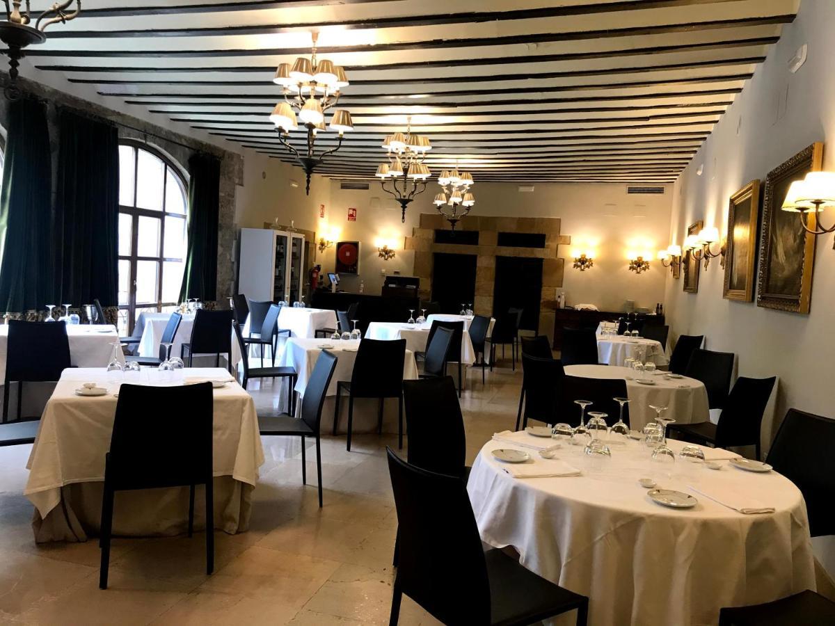 Parador De Santillana Gil Blas Сантилана дел Мар Екстериор снимка