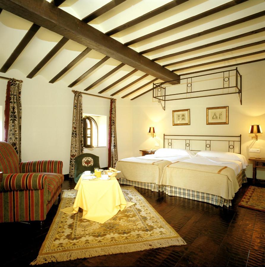 Parador De Santillana Gil Blas Сантилана дел Мар Екстериор снимка
