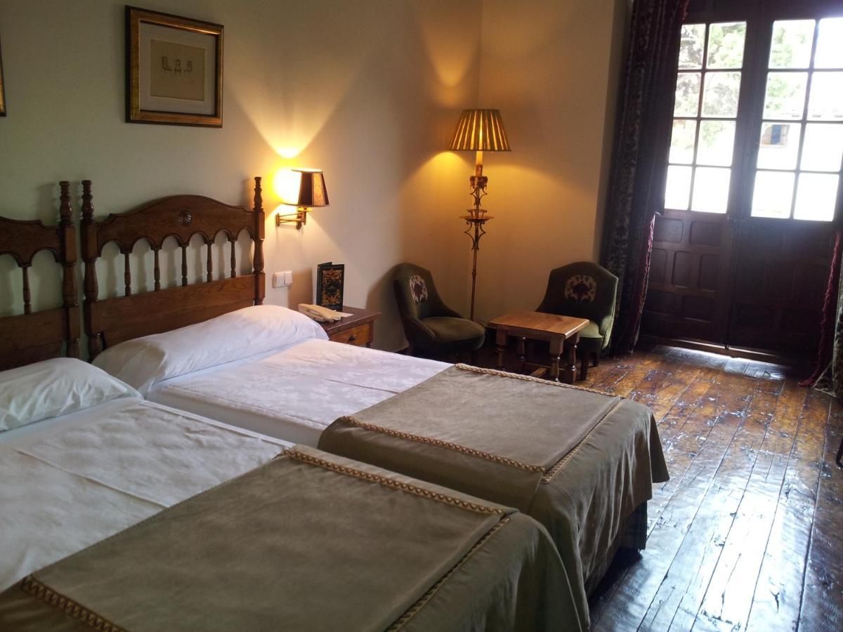 Parador De Santillana Gil Blas Сантилана дел Мар Екстериор снимка