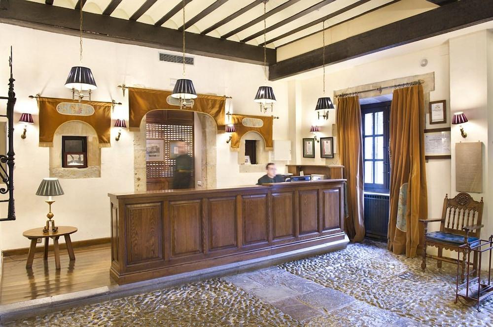 Parador De Santillana Gil Blas Сантилана дел Мар Екстериор снимка