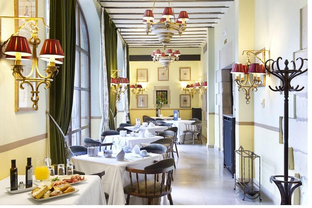 Parador De Santillana Gil Blas Сантилана дел Мар Екстериор снимка