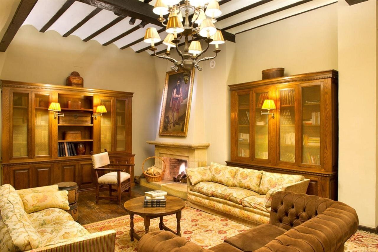 Parador De Santillana Gil Blas Сантилана дел Мар Екстериор снимка